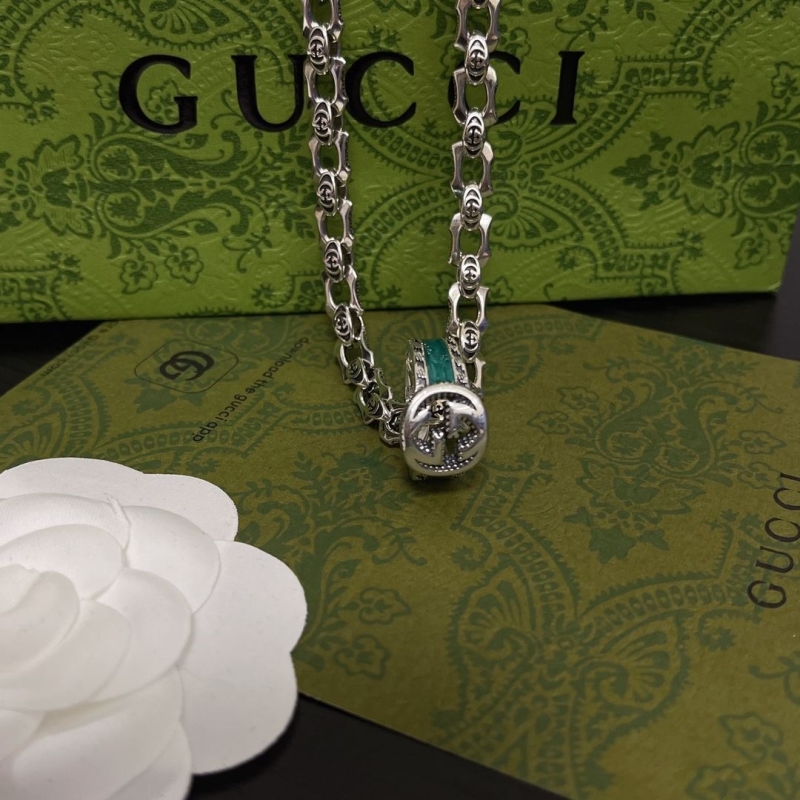G*u*i necklaces